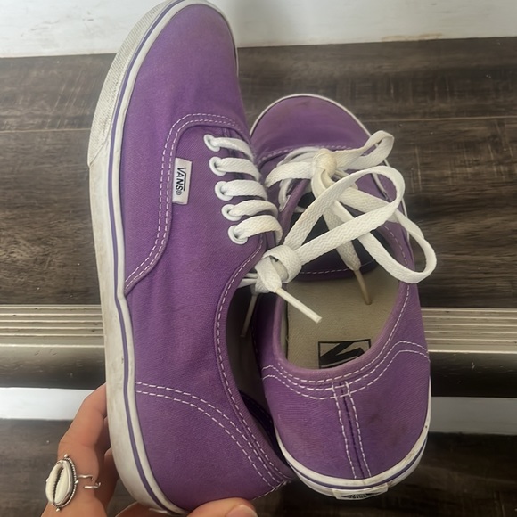 Vans - Picture 6 of 9